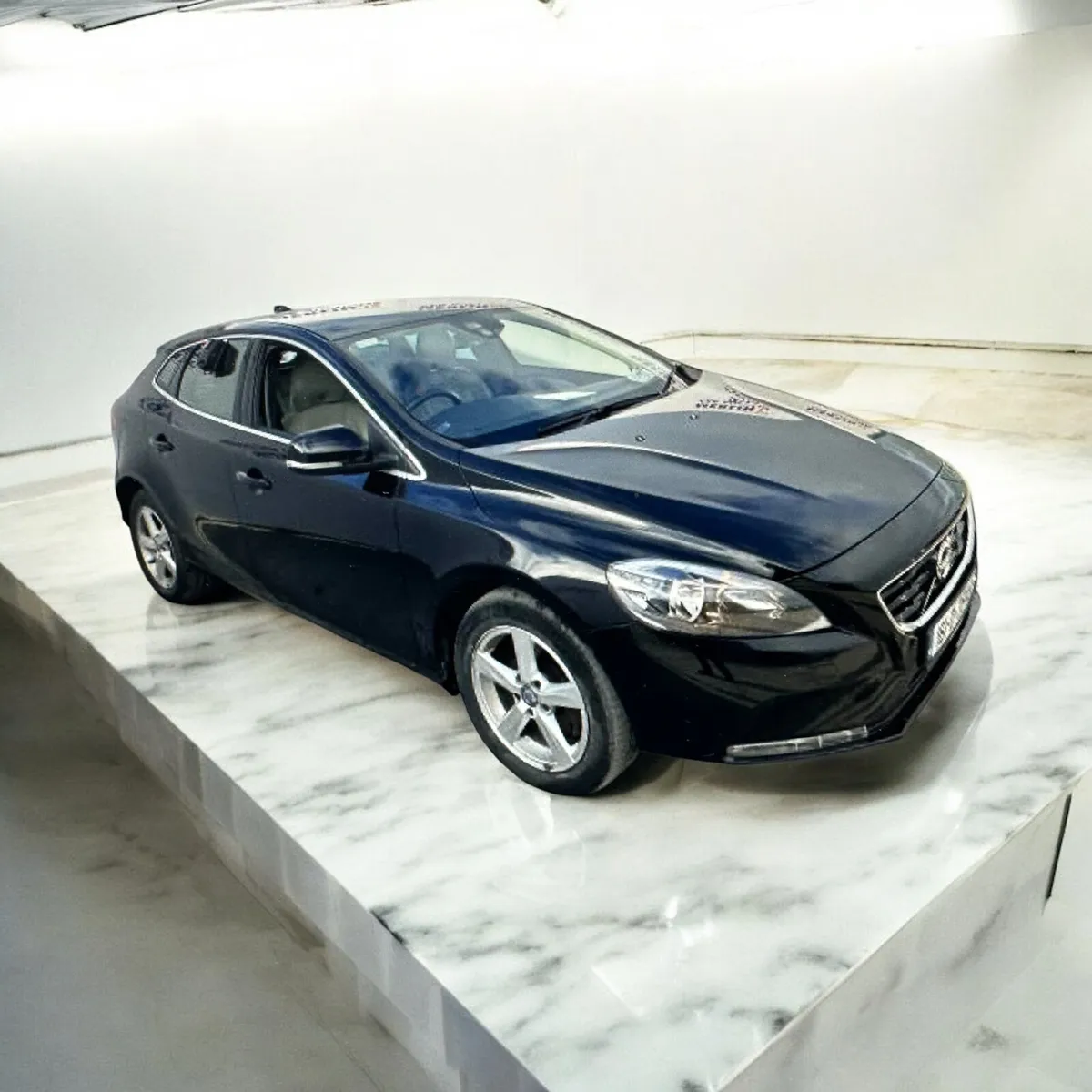 2016 Volvo V40  D2 (120hp) SE+Leather 2.0 D - Image 3