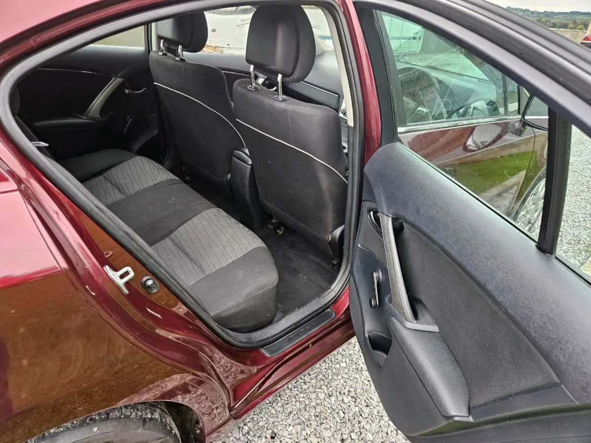 2014 Toyota avensis 2.0 diesel 6-speed - Image 2