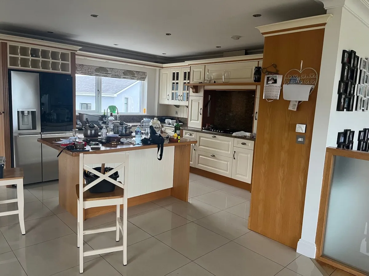 Solid Oak Kitchen and leather sofa set - Image 1