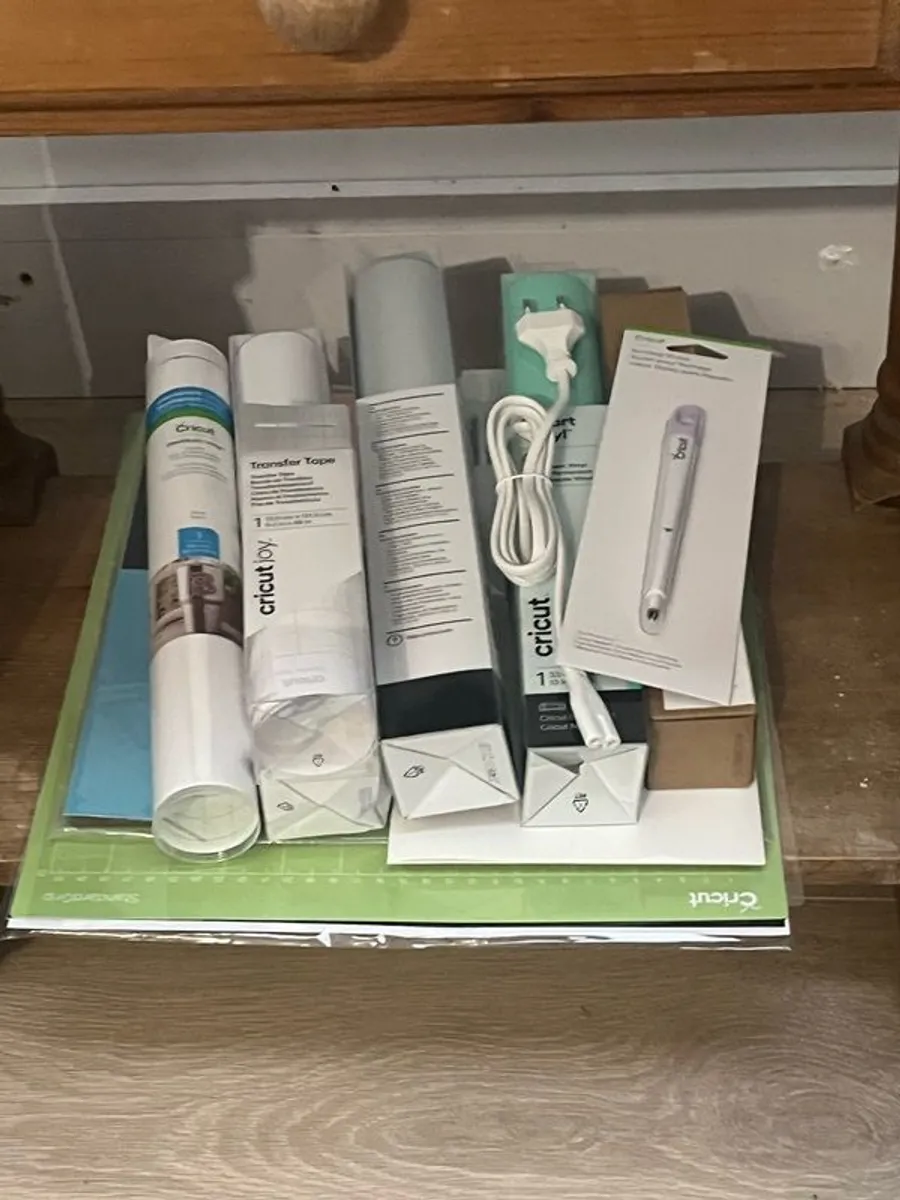 Cricut Explore 3 & Starter Pack - Image 2