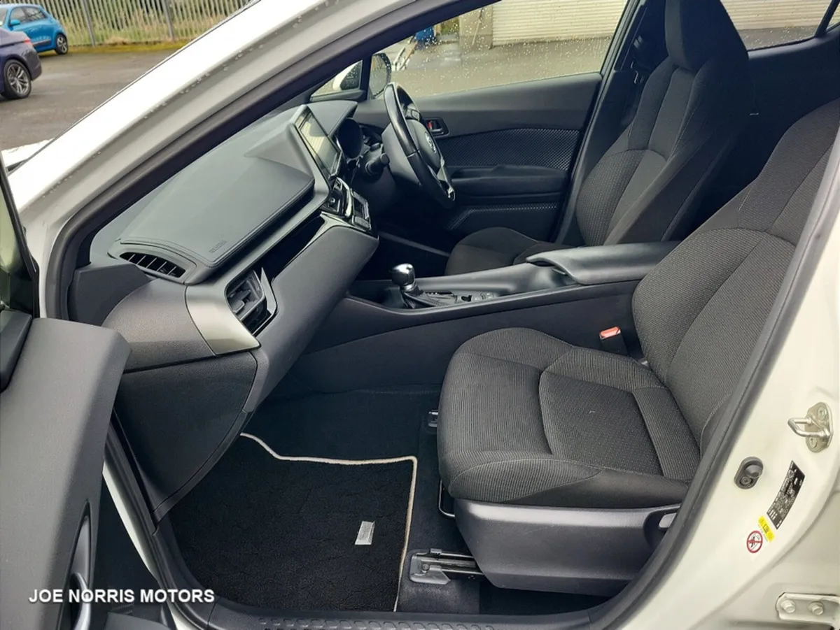 Toyota C-HR 1.8 HYBRID S LED EDITION AUTOMATIC  BO - Image 4