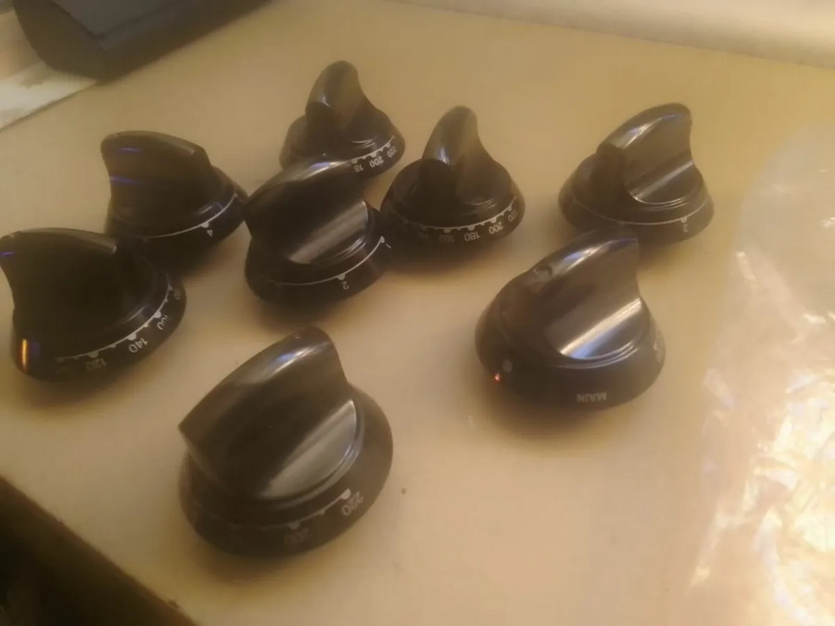 HOTPOINT COOKER KNOB SPARES x 7 NEW - Image 1