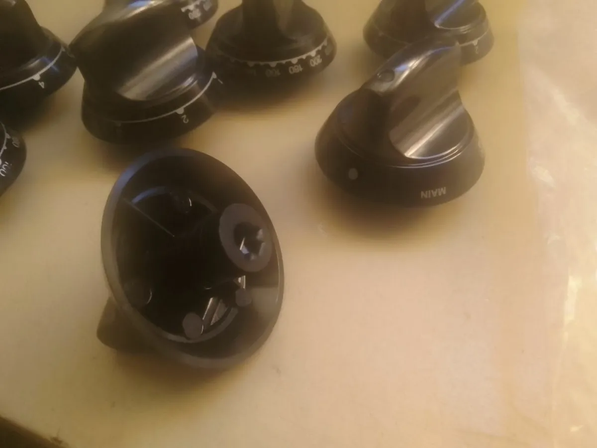 HOTPOINT COOKER KNOB SPARES x 7 NEW - Image 2
