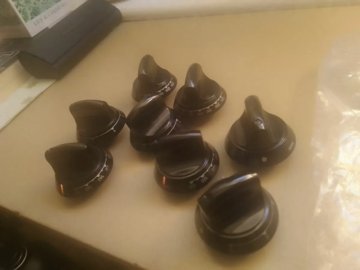 HOTPOINT COOKER KNOB SPARES x 7 NEW - Image 4