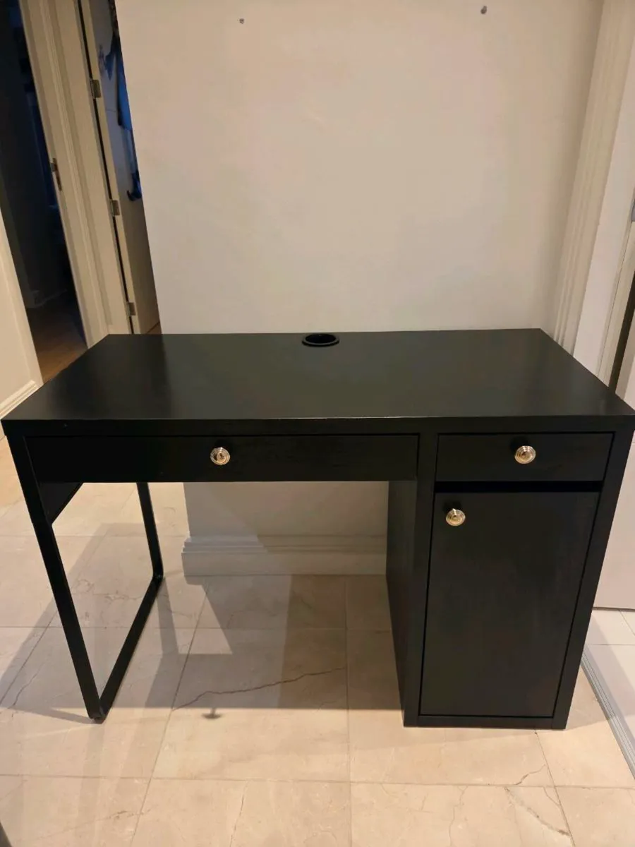 Office desk - Image 1