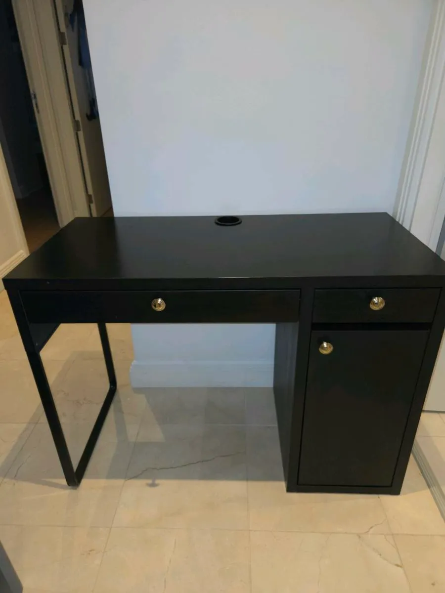 Office desk - Image 2