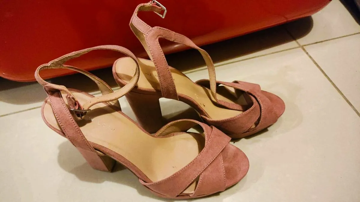 Chic NEW LOOK Pink Strappy Heels – Feminine & Flat - Image 4