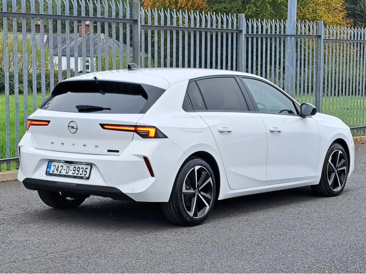 Opel Astra ELEGANCE 1.5TD 130BHP 8 SPEED AUTOMATIC - Image 4
