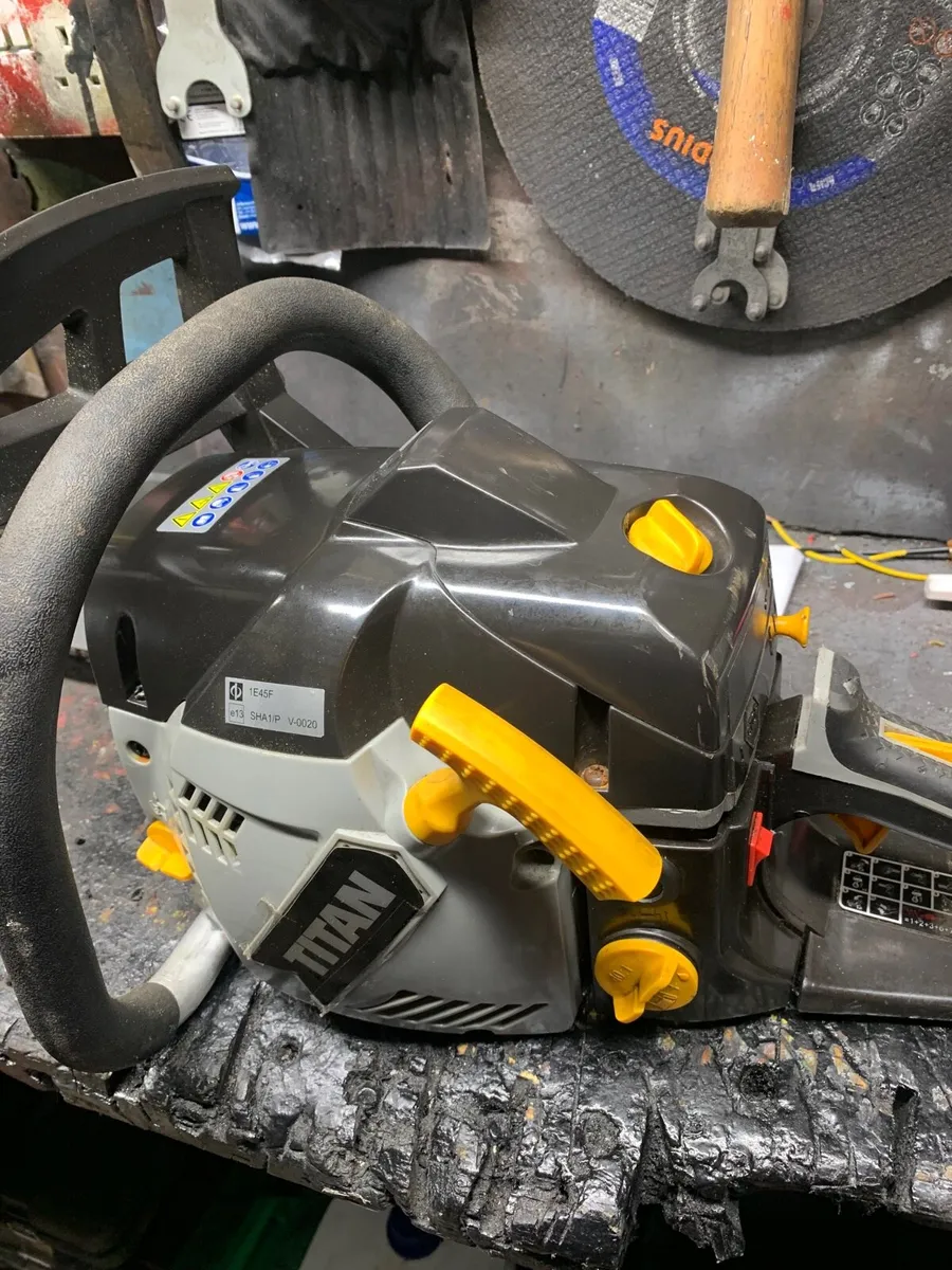 Chainsaw - Image 1