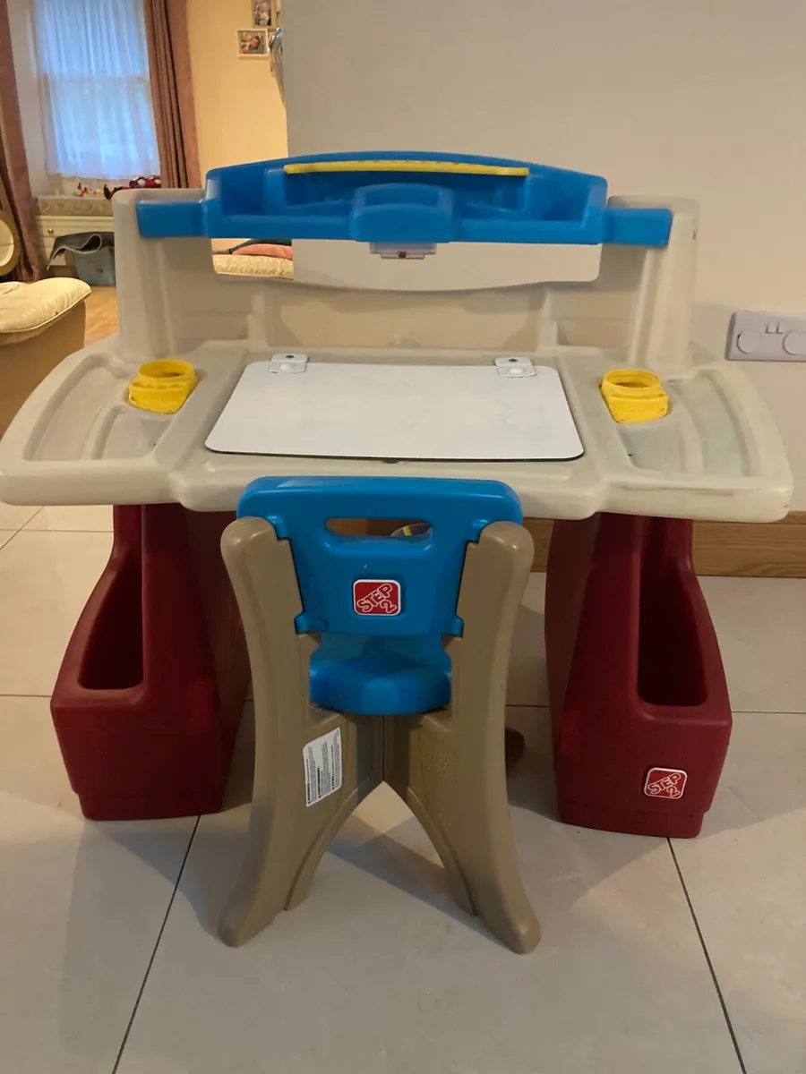 Art Desk Step2 Art Activity Desk Deluxe - Image 2