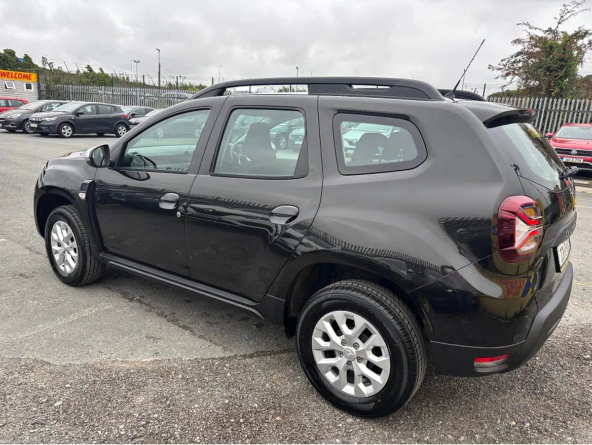 Dacia Duster COMFORT BLUE DCI 115 4X 4X2 5DR - Image 2