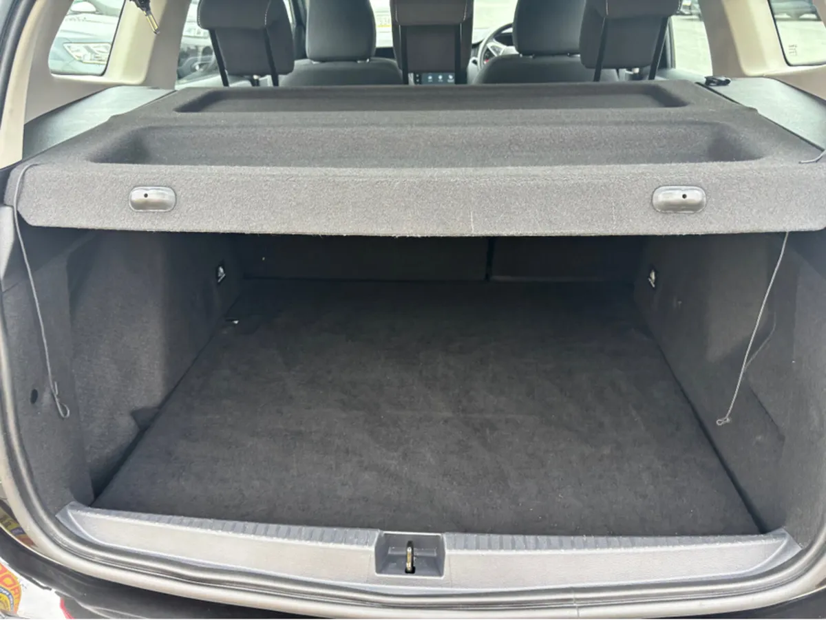 Dacia Duster COMFORT BLUE DCI 115 4X 4X2 5DR - Image 3