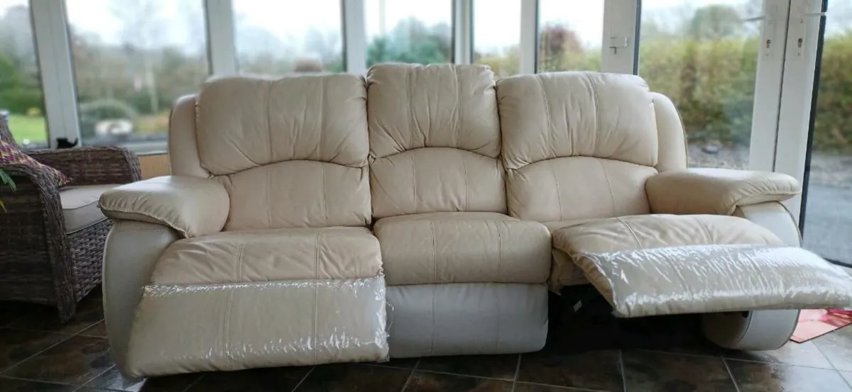3piece settee reclining chairs - Image 1