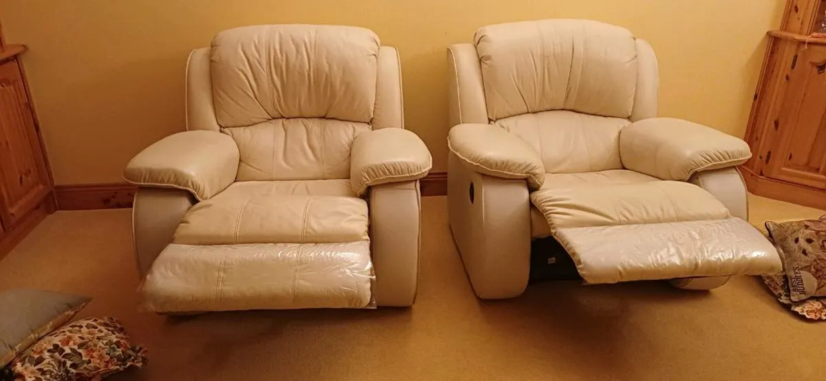 3piece settee reclining chairs - Image 3
