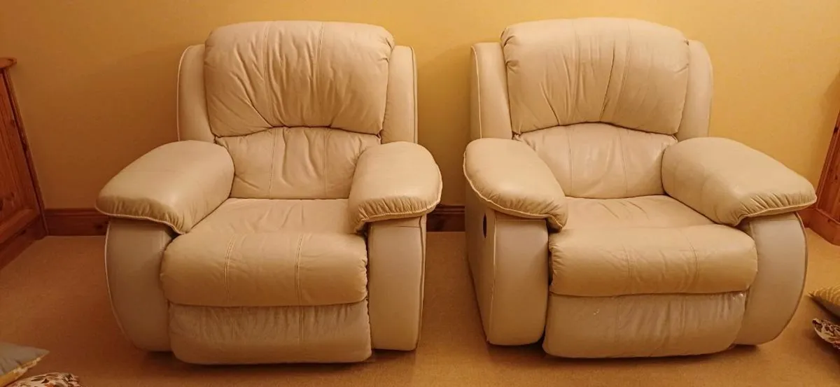 3piece settee reclining chairs - Image 4