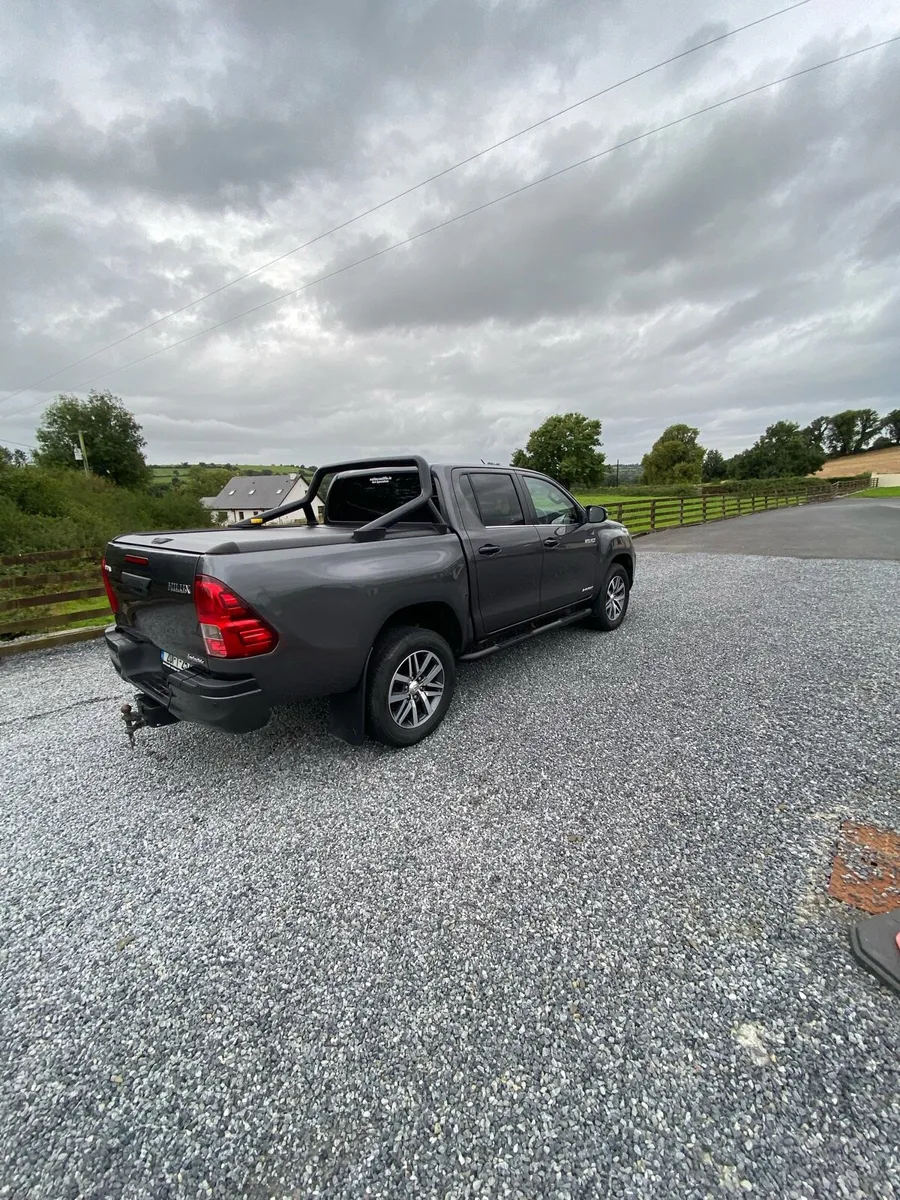 Toyota Hilux Invincible - Image 3