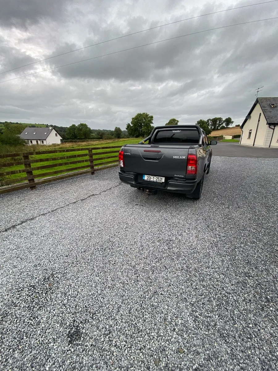 Toyota Hilux Invincible - Image 4