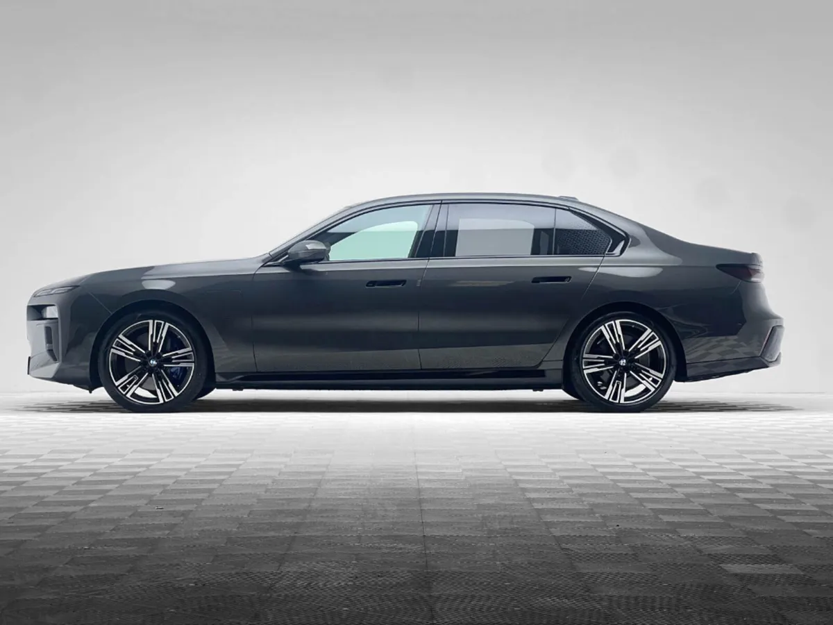BMW 7-Series 750E M SPORT XDRIVE *EXECUTIVE PACK* - Image 4
