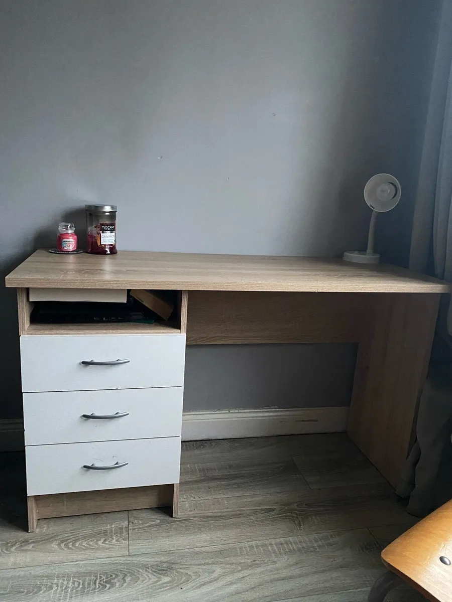 Desk - Image 2