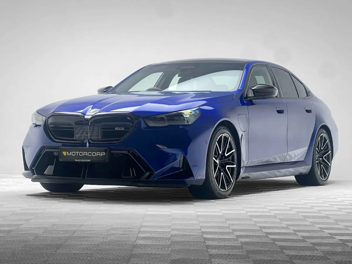 BMW M5 M5 4.4 PHEV 727HP MARINA BAY - Image 4