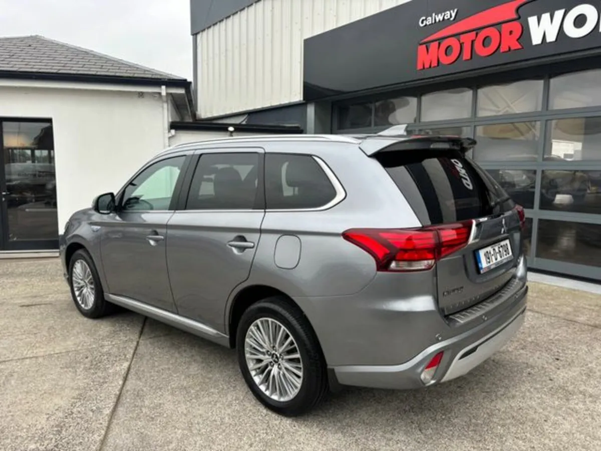 Mitsubishi Outlander Outl Phev Instyle 4DR Auto - Image 2