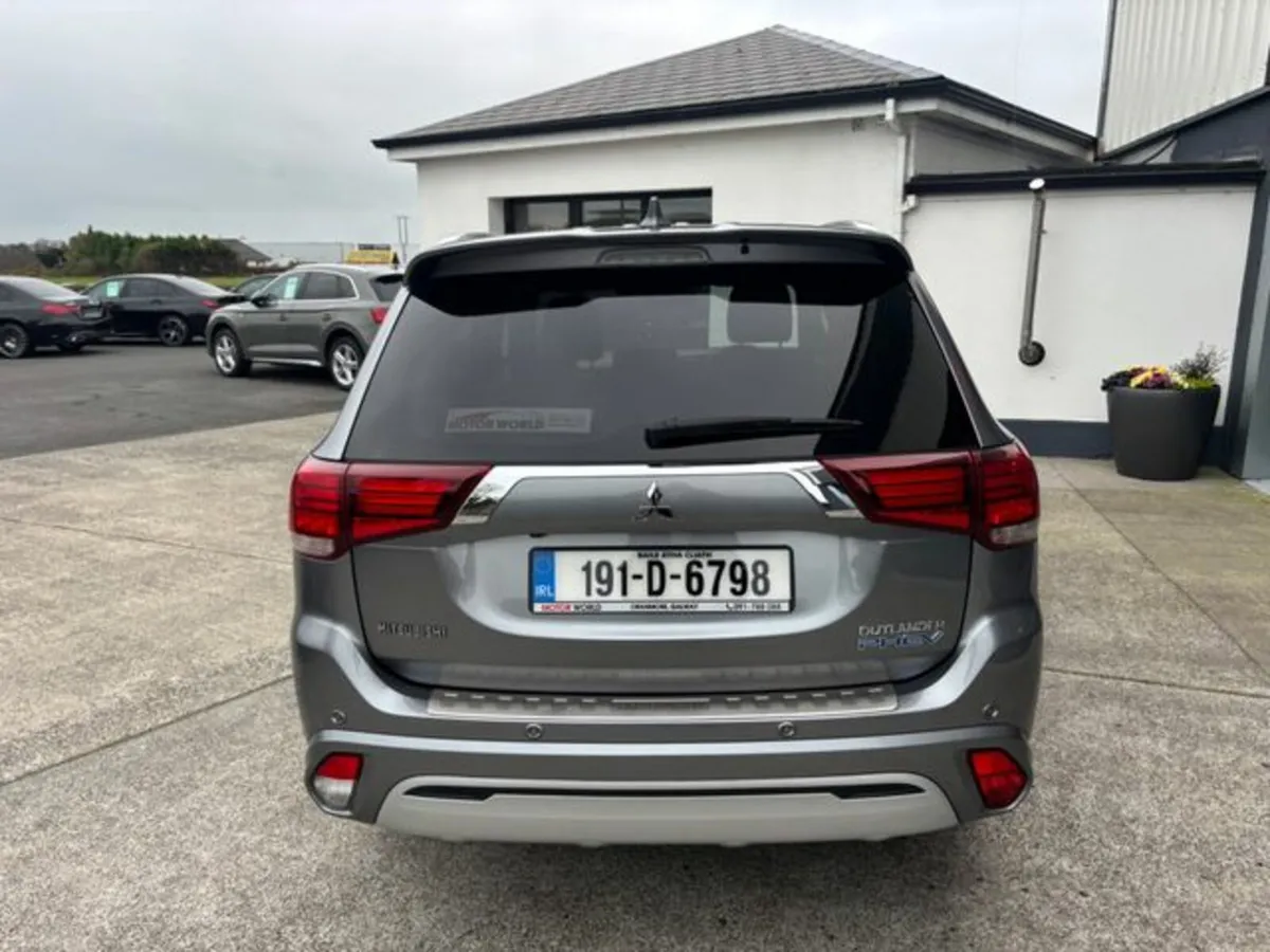 Mitsubishi Outlander Outl Phev Instyle 4DR Auto - Image 3