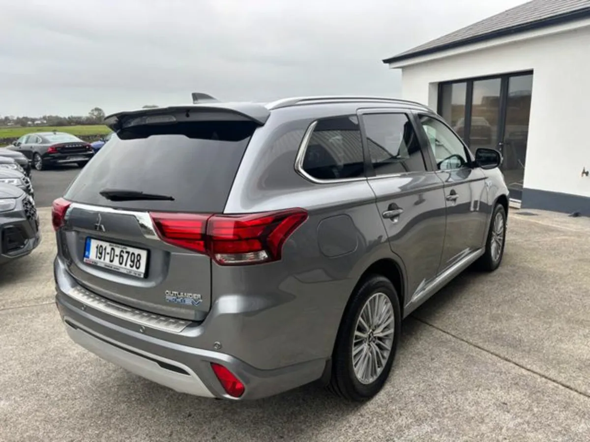 Mitsubishi Outlander Outl Phev Instyle 4DR Auto - Image 4