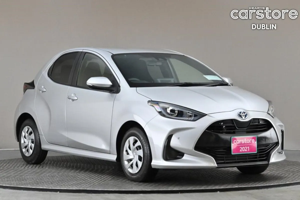 Toyota Yaris 1.5 Petrol Hybrid  9 android Car Pla - Image 1