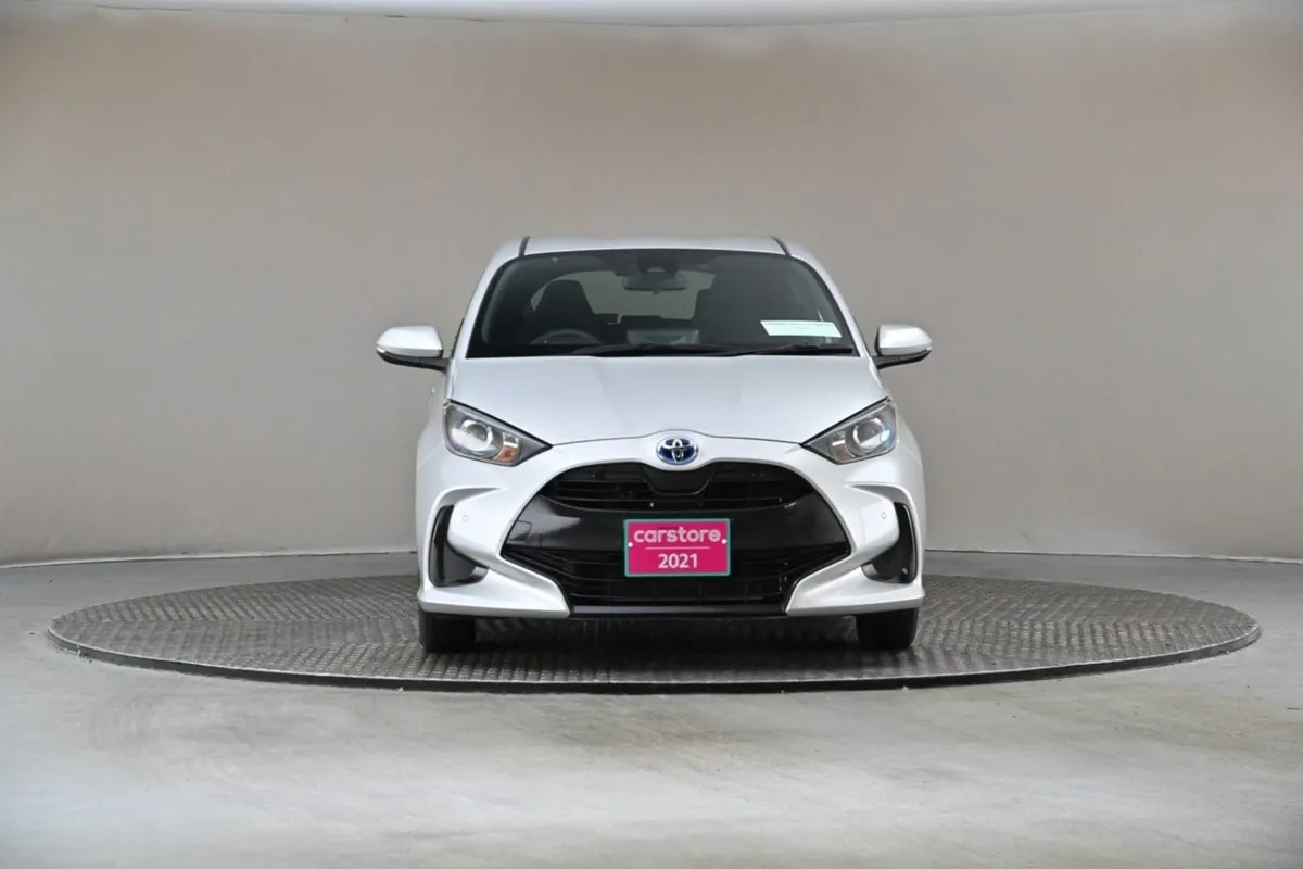 Toyota Yaris 1.5 Petrol Hybrid  9 android Car Pla - Image 2