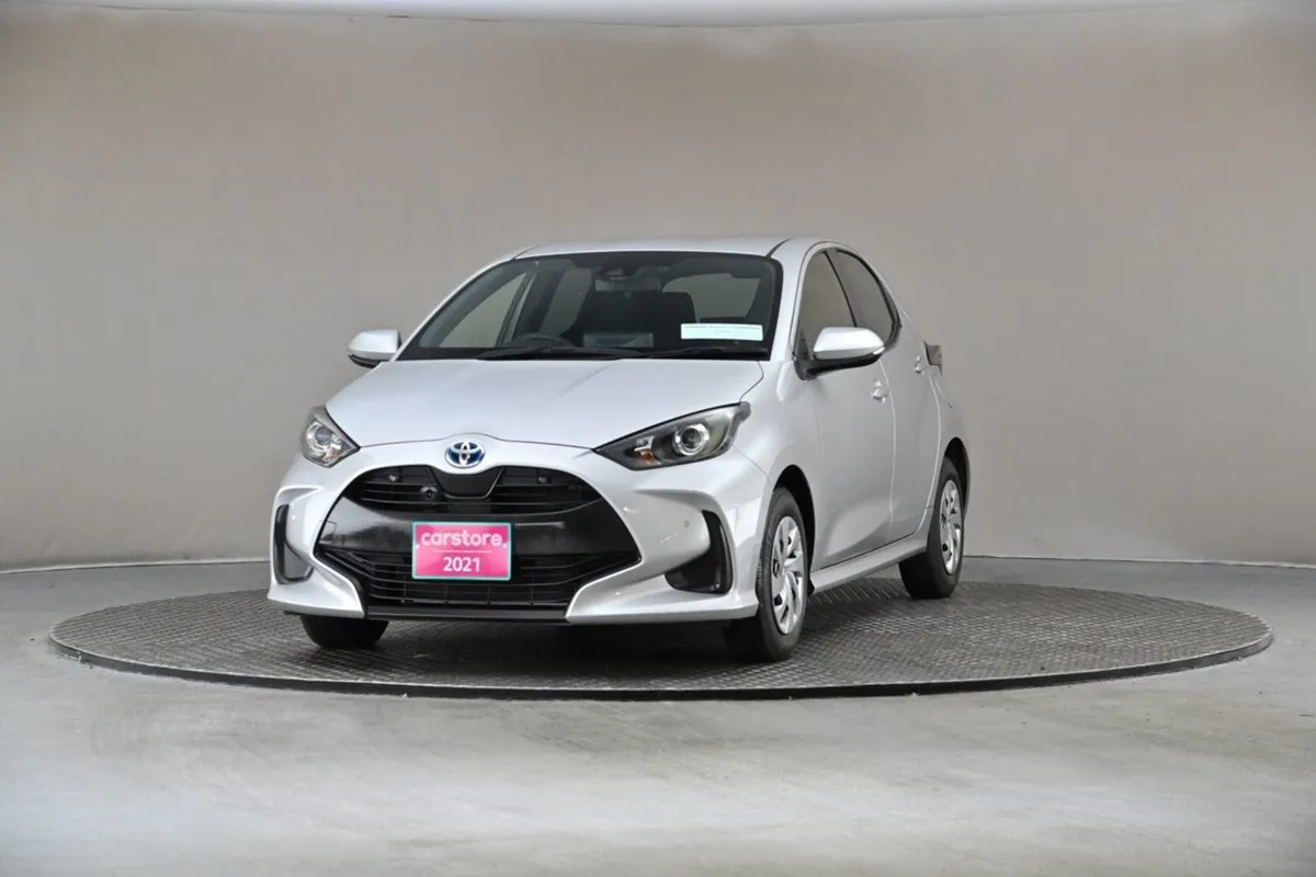 Toyota Yaris 1.5 Petrol Hybrid  9 android Car Pla - Image 3