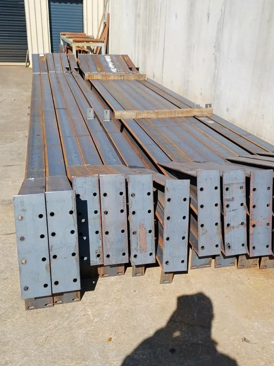 Steelwork for portal building