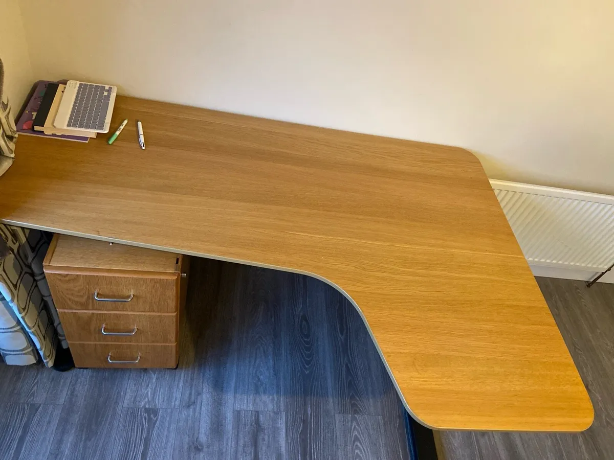 study table - Image 3