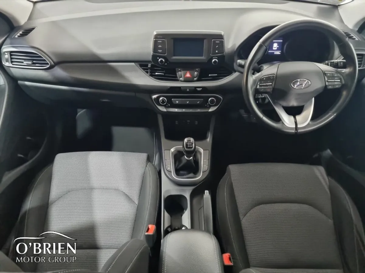 Hyundai i30 DELUXE 1.6 CRDi 5DR - Image 2