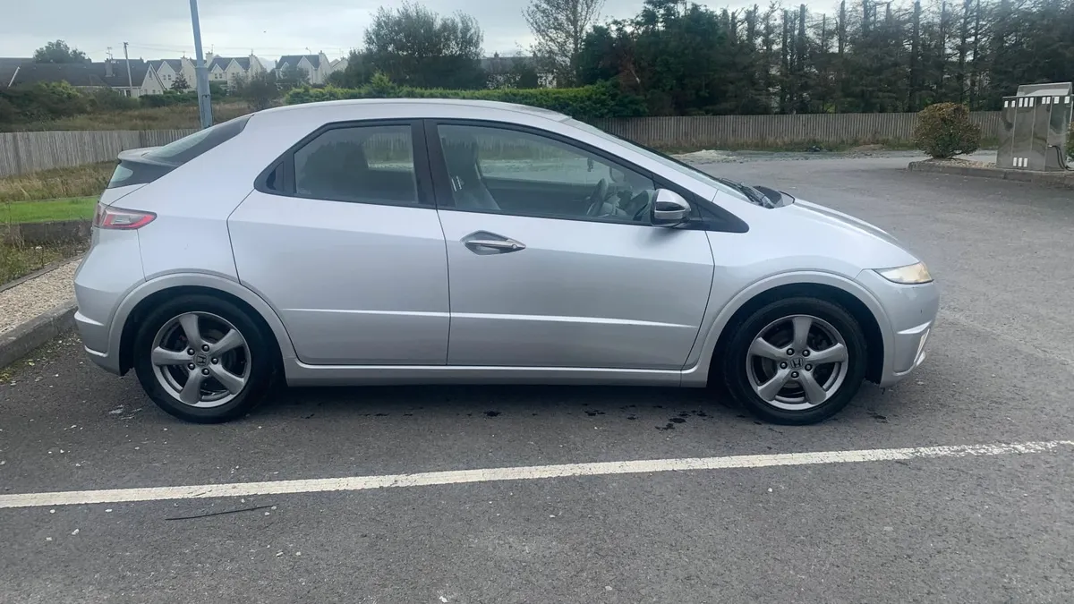 Honda Civic 2010 - Image 1