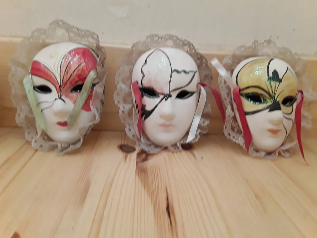 Three small retro wall decorative mask - Image 1