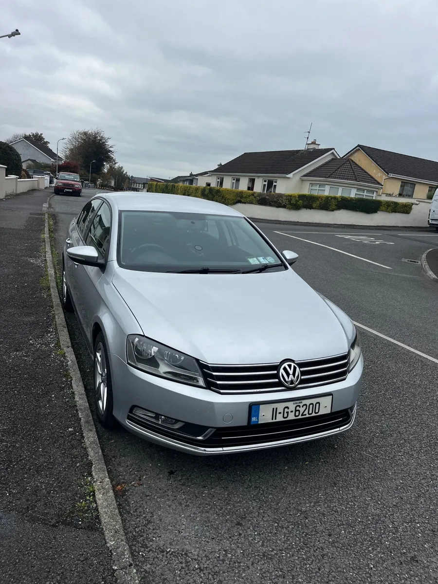 Volkswagen Passat 2011 - Image 2