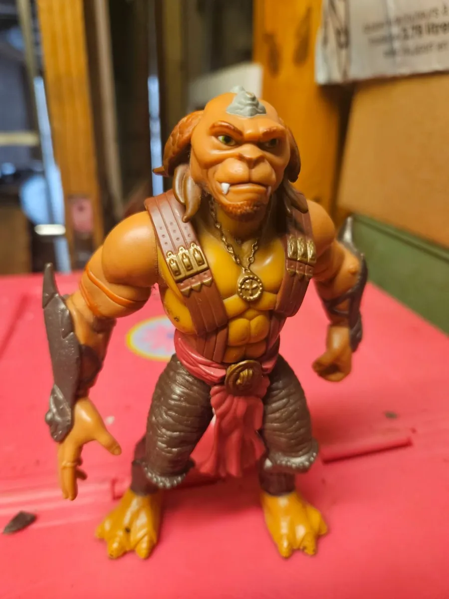 Small Soldiers Archer Figure - Image 1