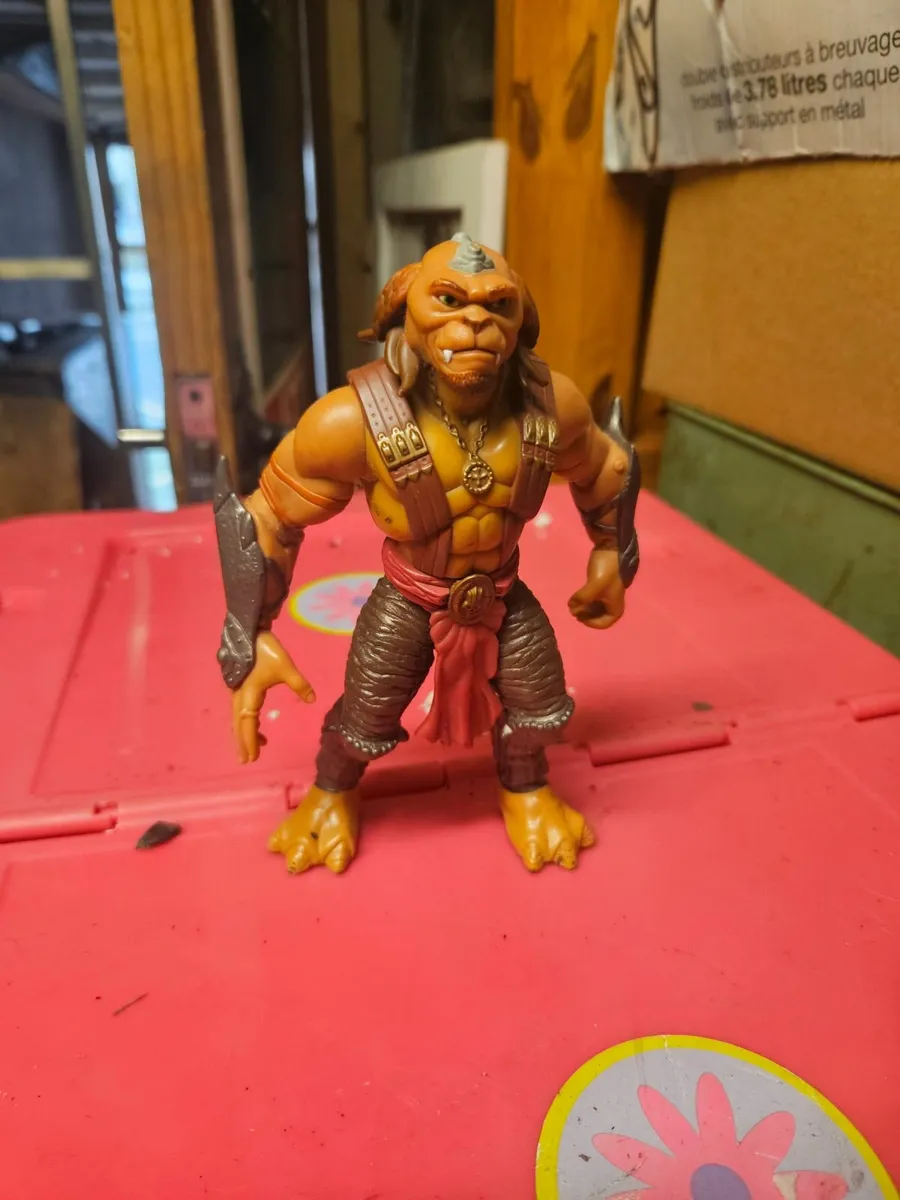 Small Soldiers Archer Figure - Image 2