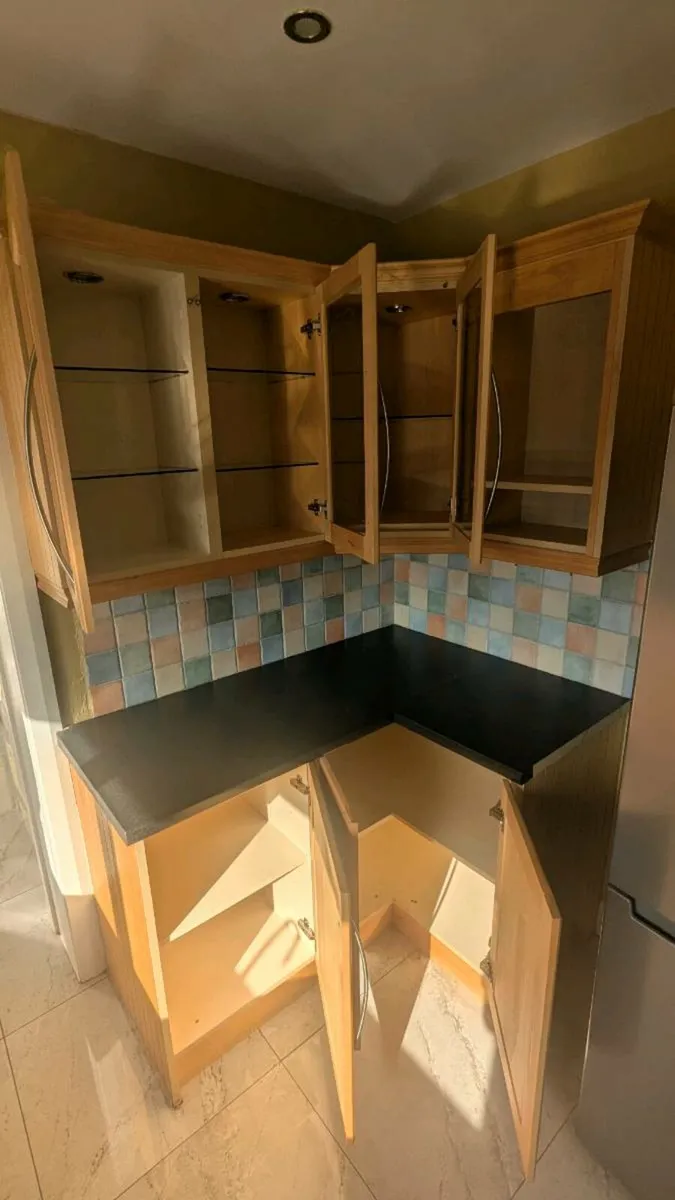 Kitchen units and appliances - Image 3
