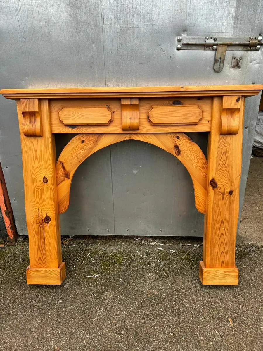 Arched wooden fireplace - Image 2