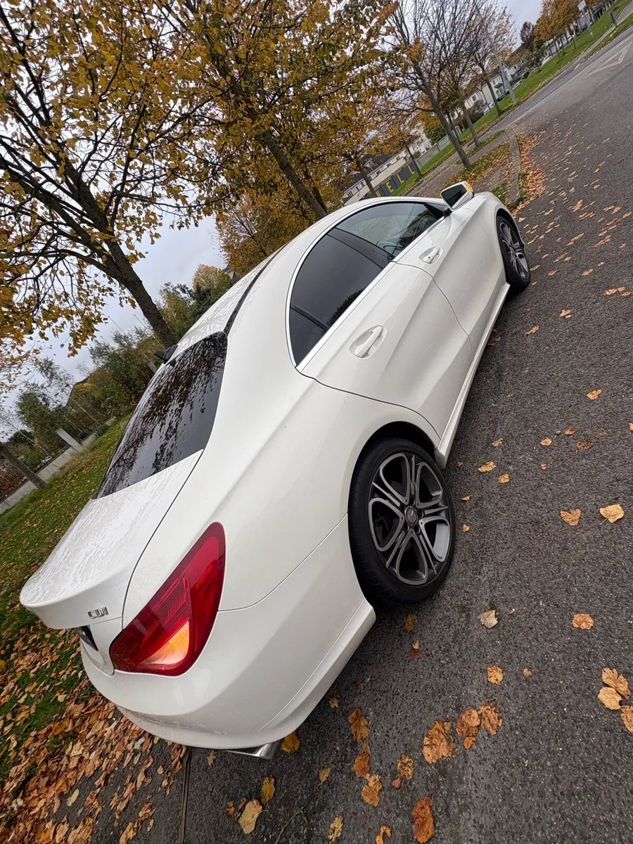 Car - Image 4