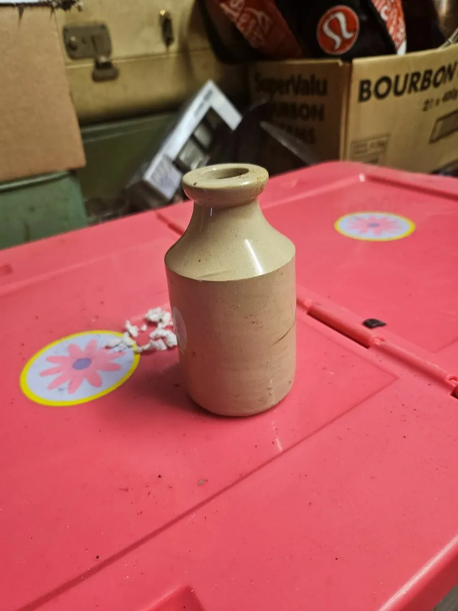 Vintage Earth n Wear Pot - Image 3