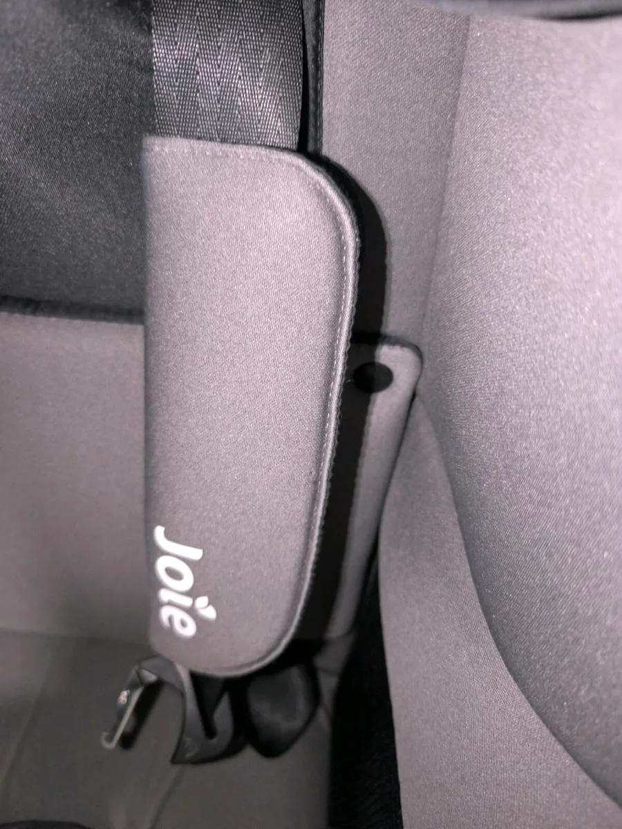 Joie 360 swivel car seats isofix - Image 3