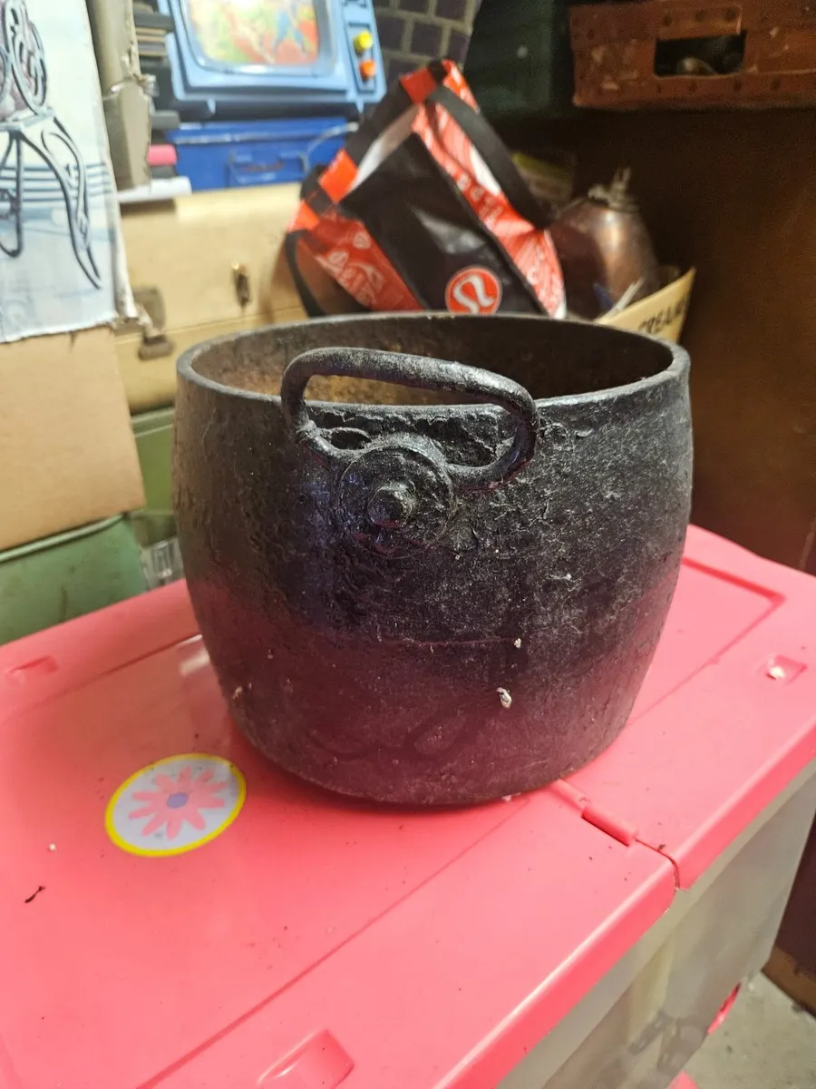 Vintage Cast Iron Skillet Pot - Image 2