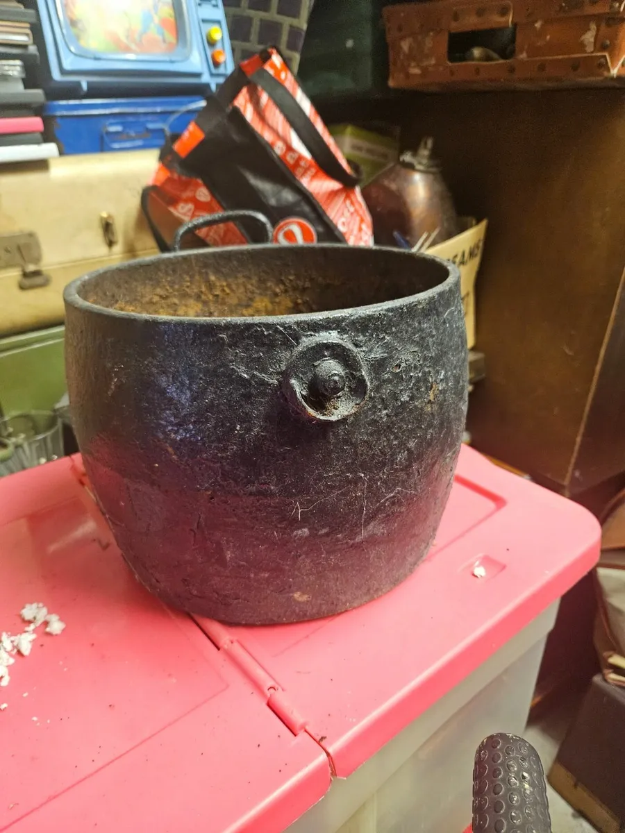 Vintage Cast Iron Skillet Pot - Image 3