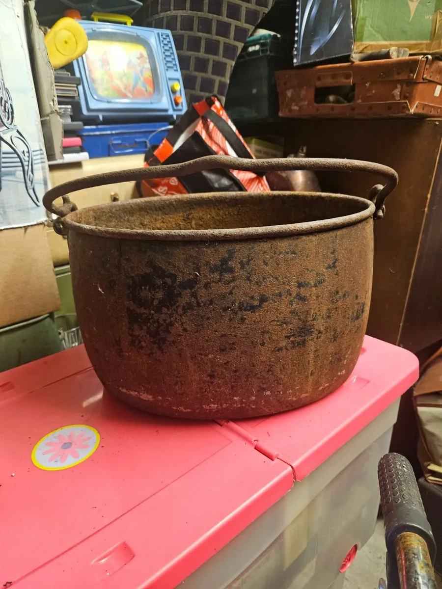 Vintage Cast Iron Skillet Pot - Image 1