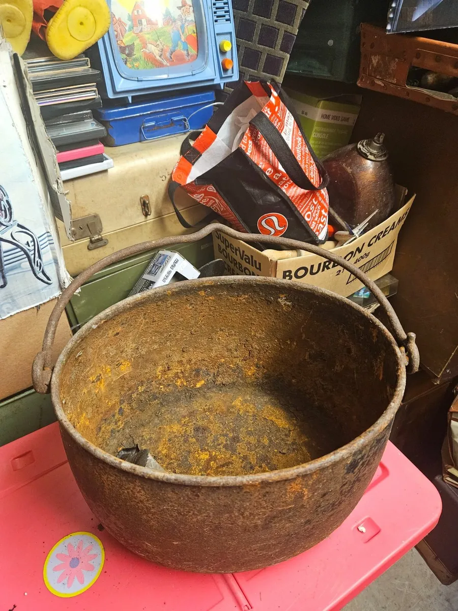 Vintage Cast Iron Skillet Pot - Image 2