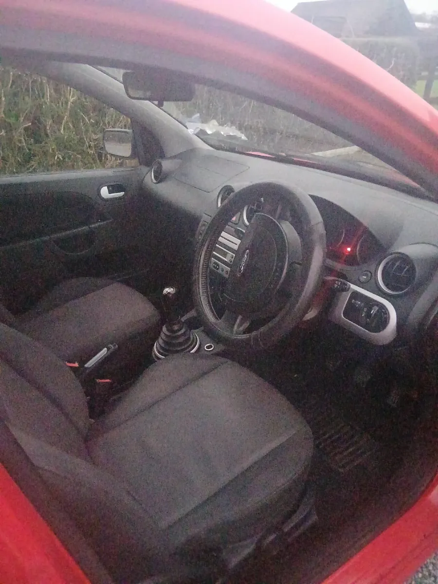 Ford Fiesta 2005 - Image 2