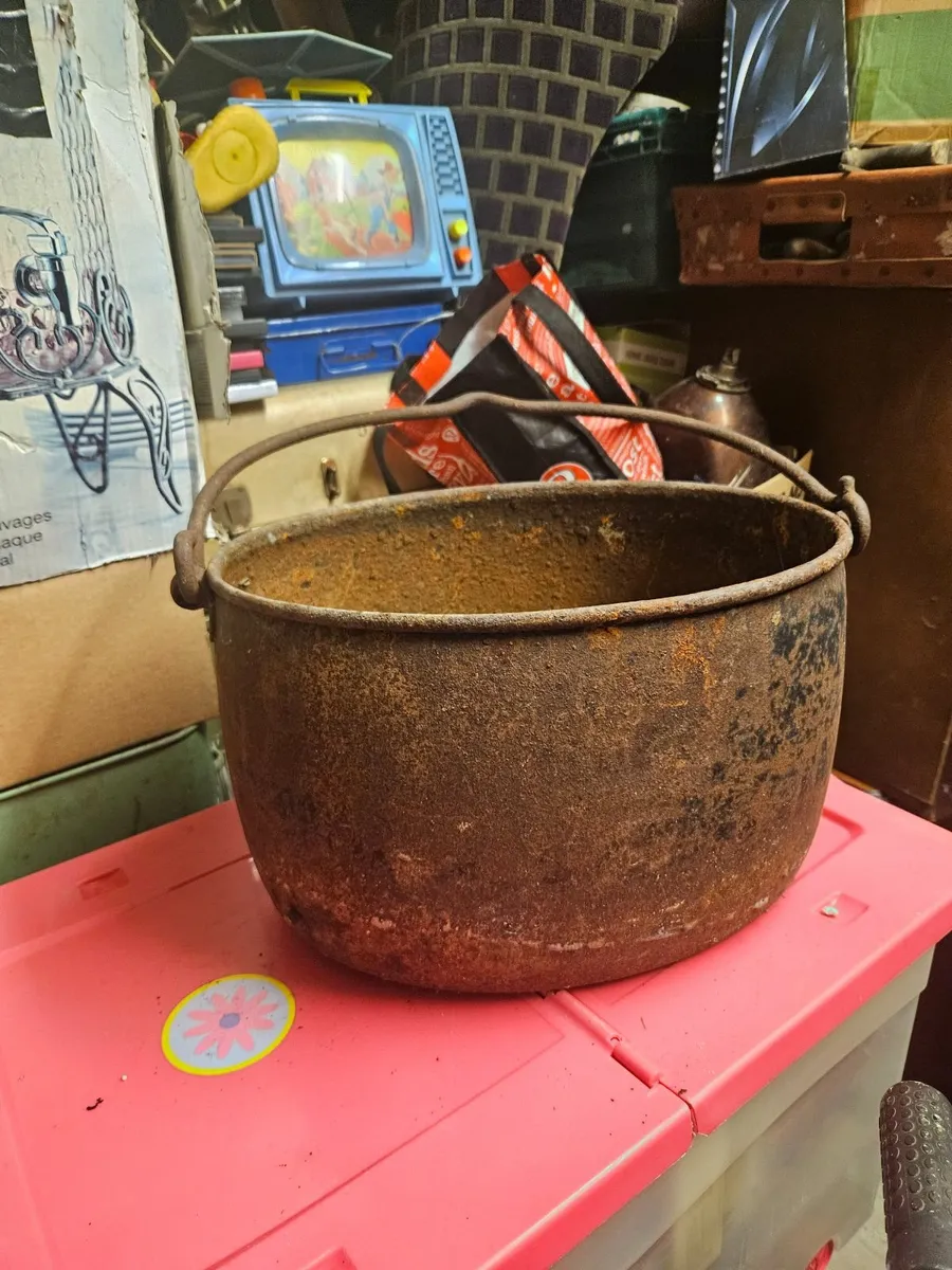 Vintage Cast Iron Skillet Pot - Image 3