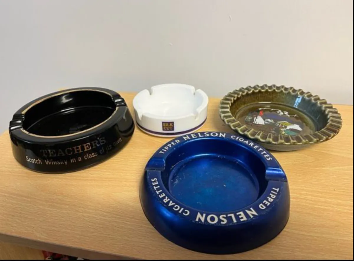 7 advertising ashtrays - Image 1
